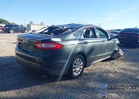 2015 Ford Fusion S z USA, uszkodzony, nr VIN 1FA6P0G75F5116563